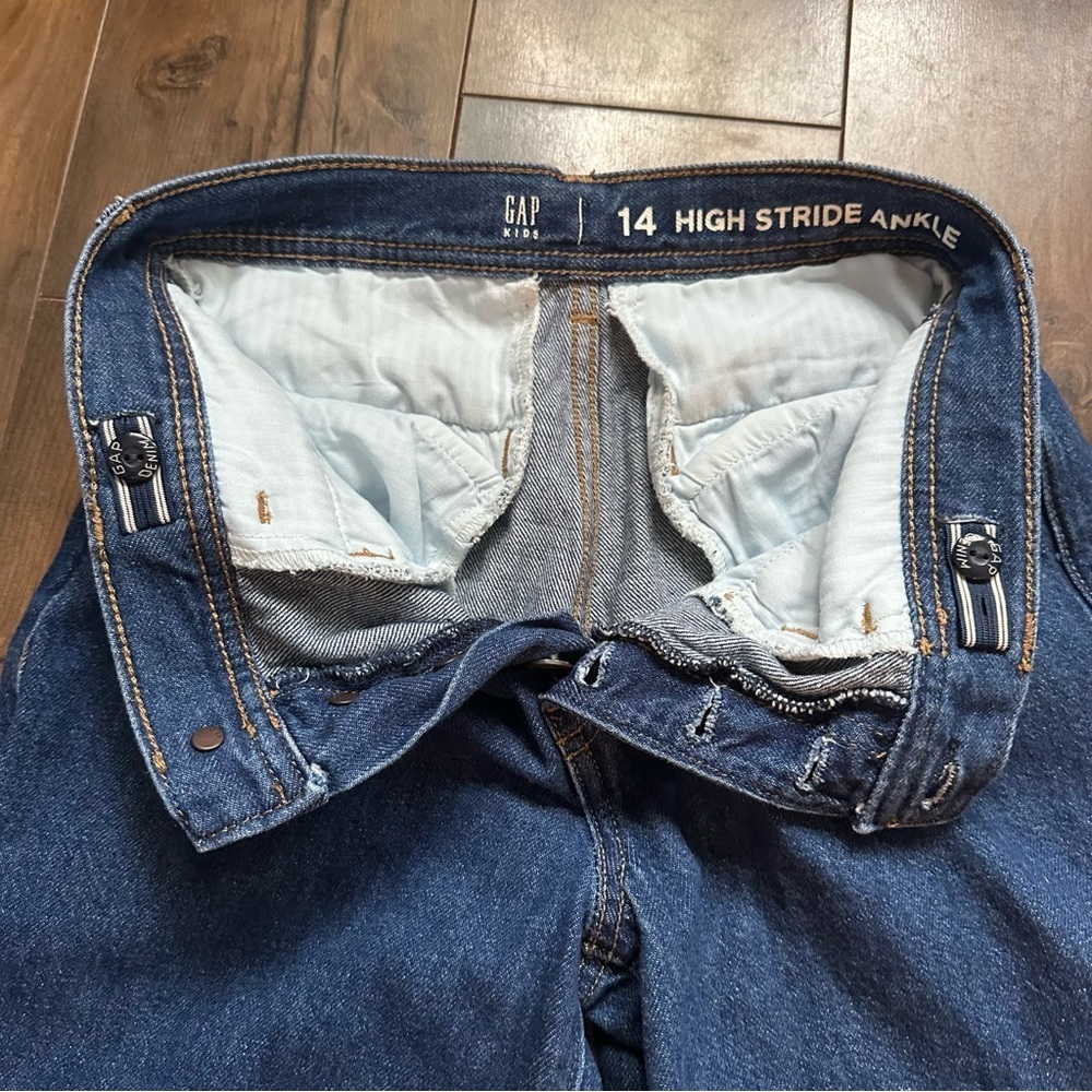 GAP | Kids High Rise Stride Wide-Leg Ankle Jeans | Size 14 - Picture 8 of 13